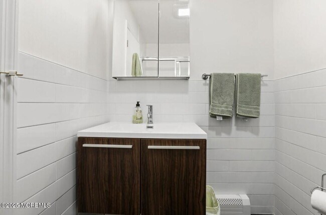 Building Photo - 468 2nd Ave