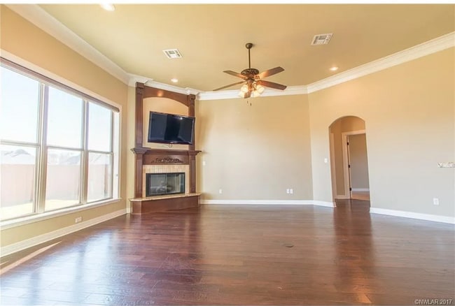 Building Photo - 306 Camelback Dr