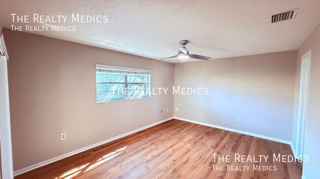 Building Photo - 10609 Wyndcliff Dr