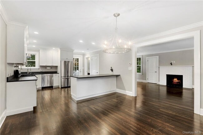 Building Photo - 48 Rossmore Ave