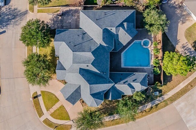 Building Photo - 1004 Drake Dr