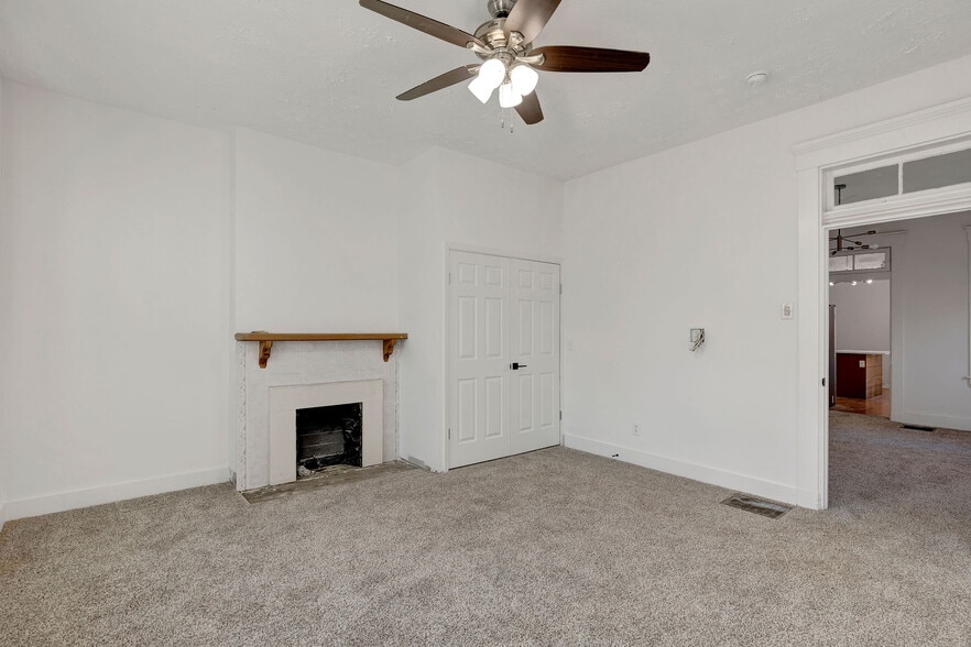 Building Photo - 422 Watkins St