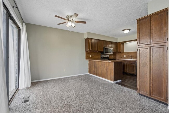 Building Photo - 3703 Southwind Ave