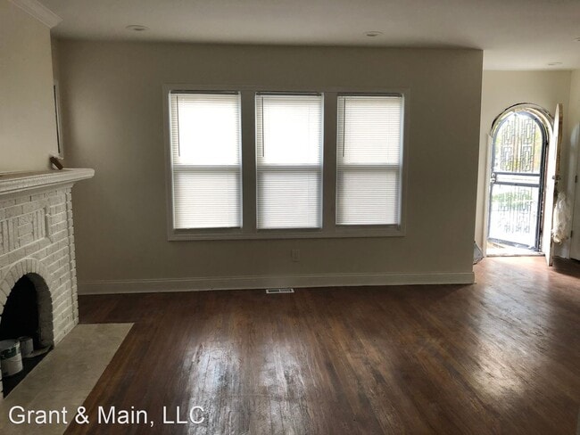Building Photo - 3 br, 1.5 bath House - 16551 Roselawn