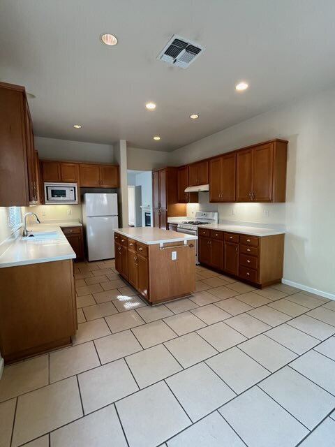 Building Photo - "Charming 4-Bedroom  with 3 Full Baths in Mountain House – Spacious 1817 Sq Ft Living!"