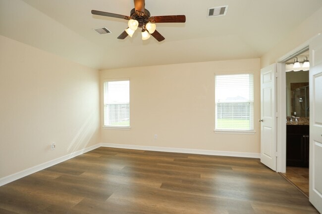 Building Photo - 9960 Golden Field Ln