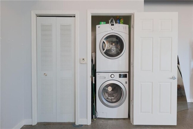 Building Photo - 2100 Van Buren St