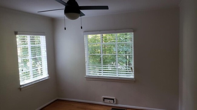 Building Photo - 3857 Land O Lakes Dr NE