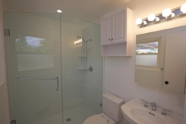 Building Photo - 3994 Maricopa Dr