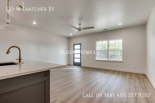 Building Photo - 135 W Thatcher St