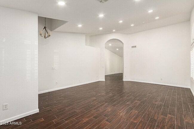 Building Photo - 1825 E Arabian Dr