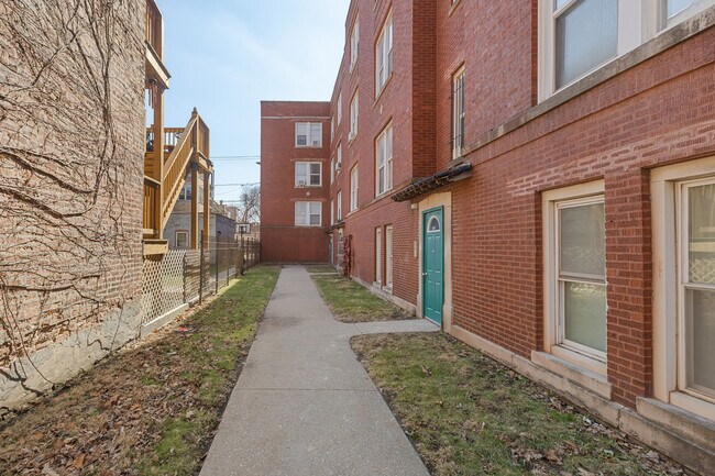 Building Photo - 543 E 60th St