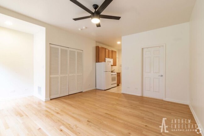 Building Photo - 839 W Village Ct
