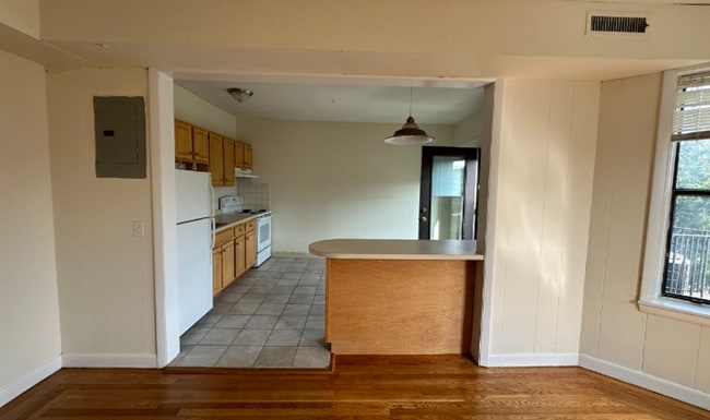 Building Photo - 3-Bed with 1.5 Bath * Packard's Corner *