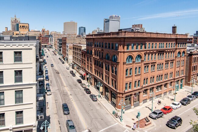 Building Photo - Modern Downtown Milwaukee Condo for Rent