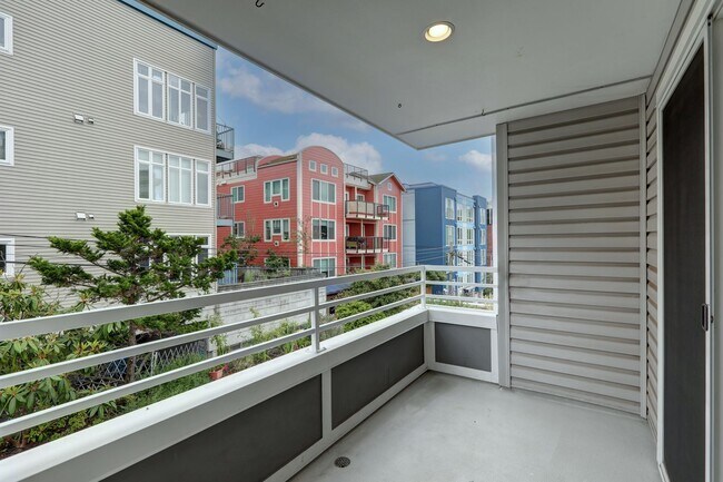 Building Photo - Charming 1 bedroom, 1 bathroom Queen Anne ...