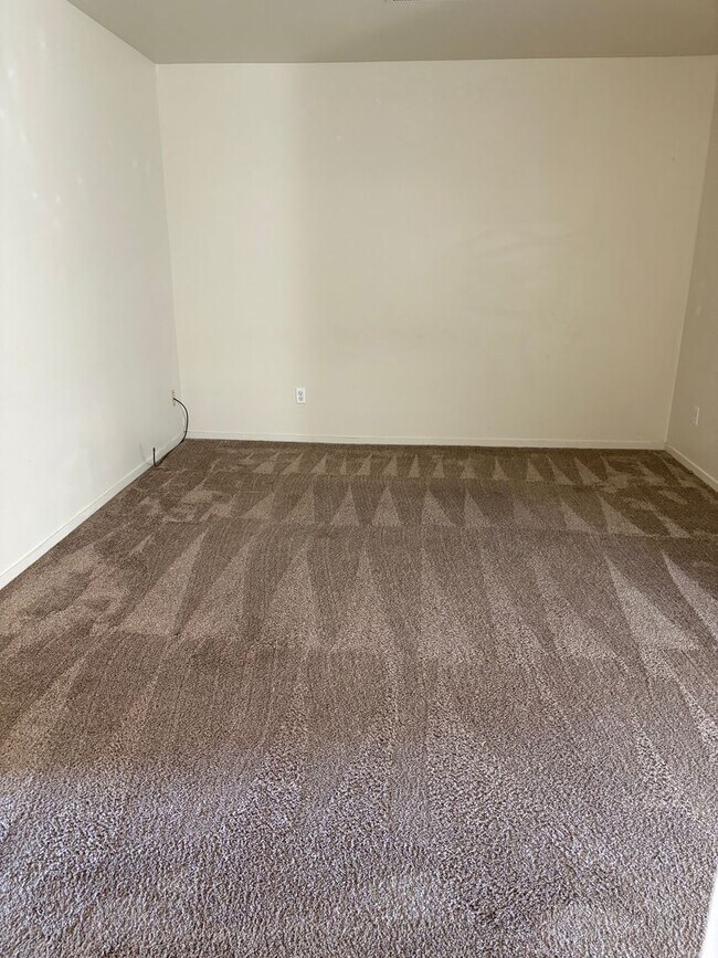 Building Photo - 137 Dayton Village Pkwy