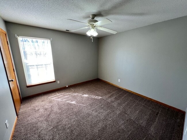 Building Photo - 3 Bed, 1.5 Bath Duplex with Garage and Extra Storage Space!