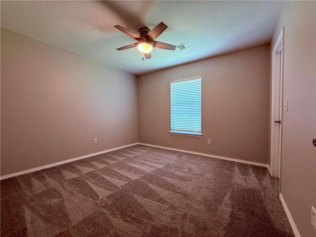 Building Photo - 2107 Oakwood Ave