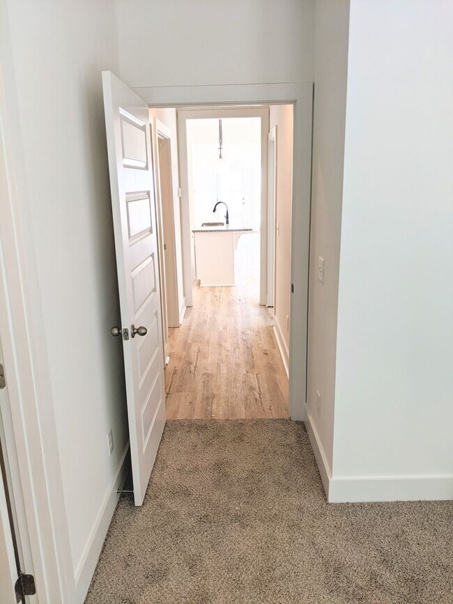 Building Photo - 2 Bedroom Cottage in Fox Run Village!