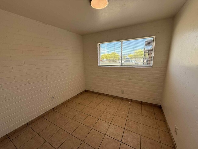 Building Photo - 4904 S 13th Ave