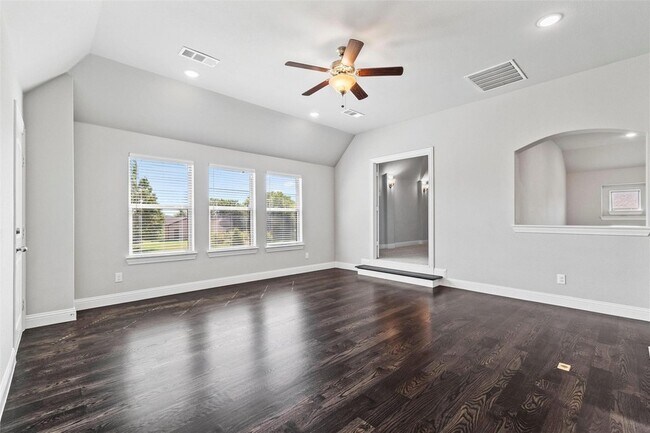Building Photo - 138 Spanish Bluebell Dr
