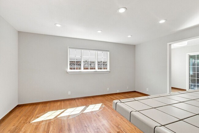 Building Photo - 6814 Westmoor Way