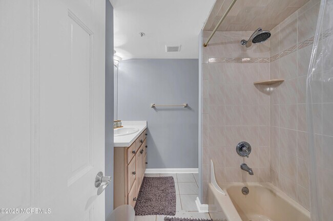 Building Photo - 15 E Tuna Way