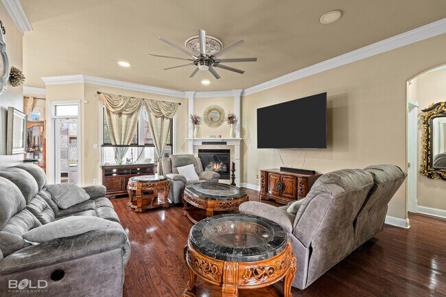 Building Photo - Check Out this 4 Bed 2 Bath with A Pool and Hot Tub