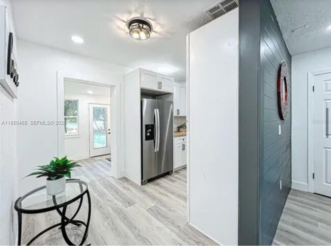 Building Photo - 5345 Avon Ct