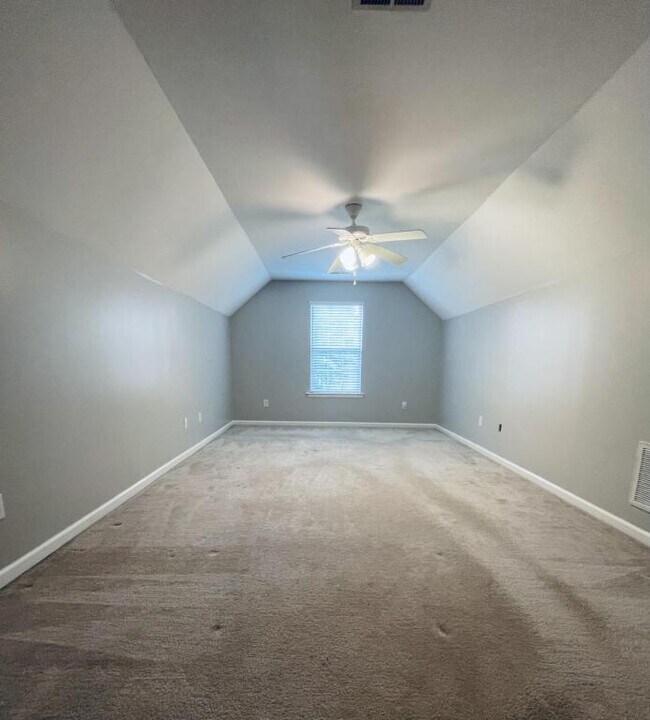 Building Photo - 156 Largess Ln