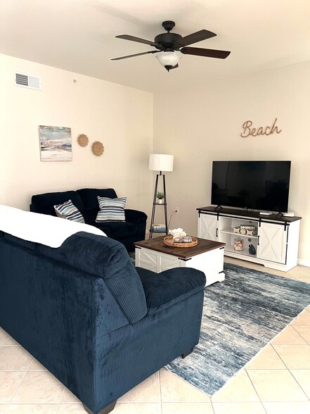 Building Photo - 16635 Lake Circle Dr