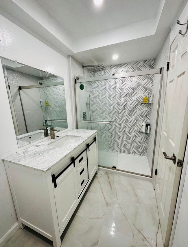 Building Photo - 3-4 bedroom house across from park, available now!