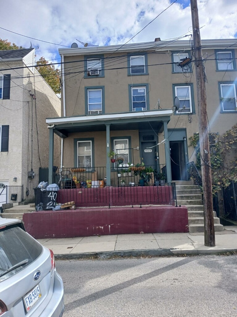 Building Photo - 409 DuPont St