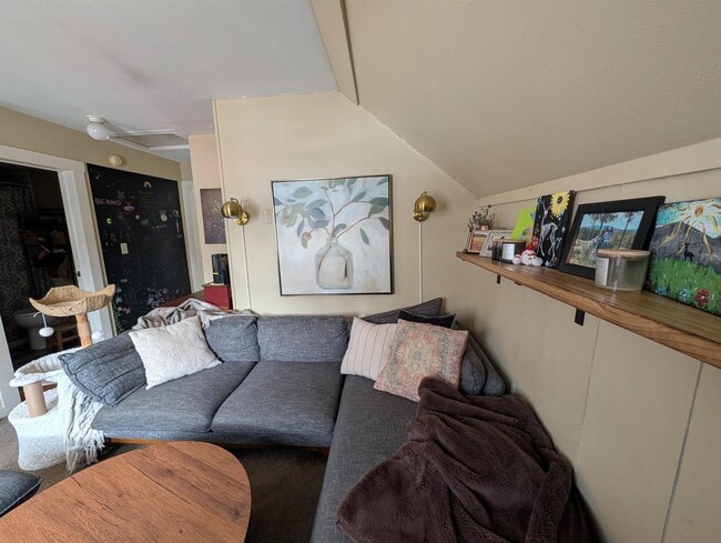 Building Photo - 73 Highland St