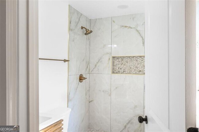 Building Photo - 2900 Eleanor Terrace NW