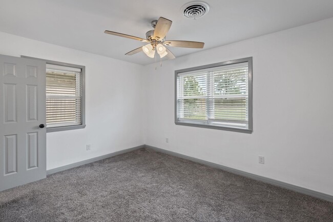 Building Photo - 503 Hickok St