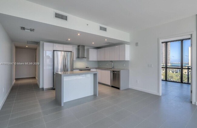 Building Photo - 1600 NE 1st Ave