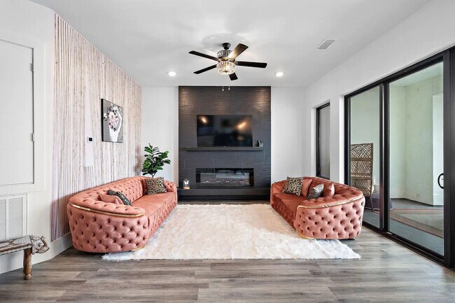 Building Photo - 15260 TX-105