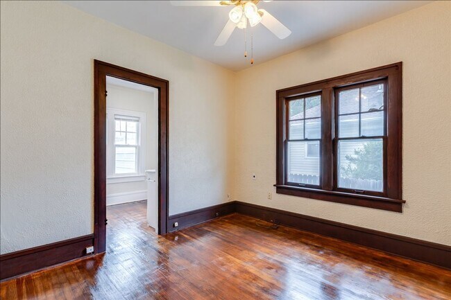 Building Photo - 321 Chautauqua