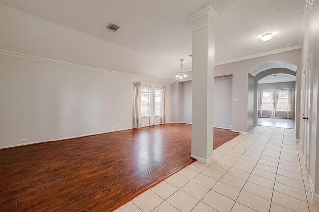 Building Photo - 1807 Hidden Breeze Dr