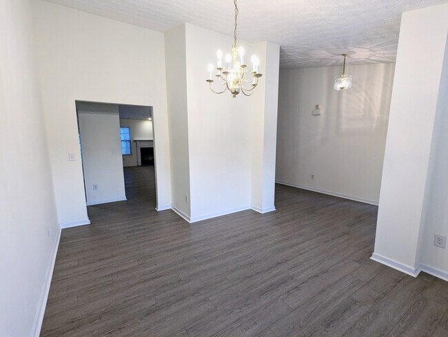 Building Photo - House 3 beds 2.5 baths