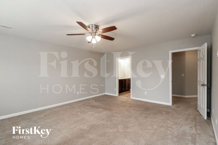 Building Photo - 2194 Longburn Dr