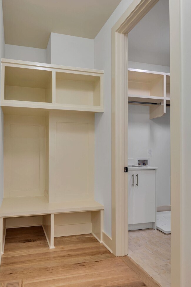 Building Photo - 660 Vernon Ave