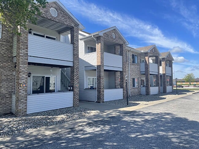 Building Photo - Whispering Pines