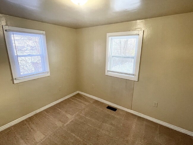 Building Photo - Westside 2BR House