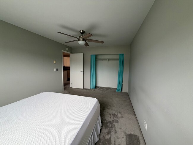 Building Photo - 22985 Marine View Dr S