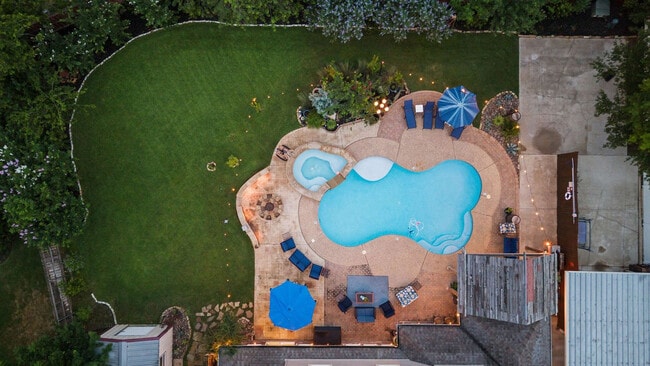 Building Photo - 114 Sandy Hook