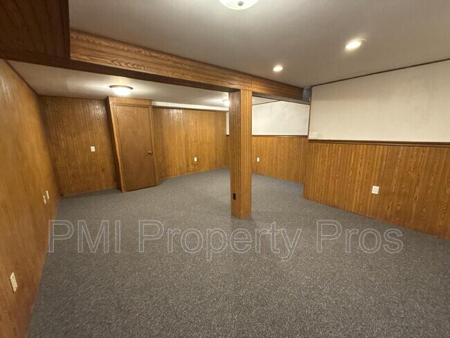 Building Photo - 8150 S 88th St