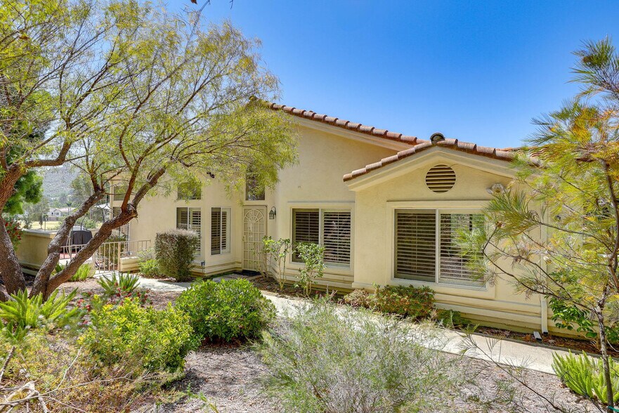 Building Photo - 29695 Circle R Greens Dr